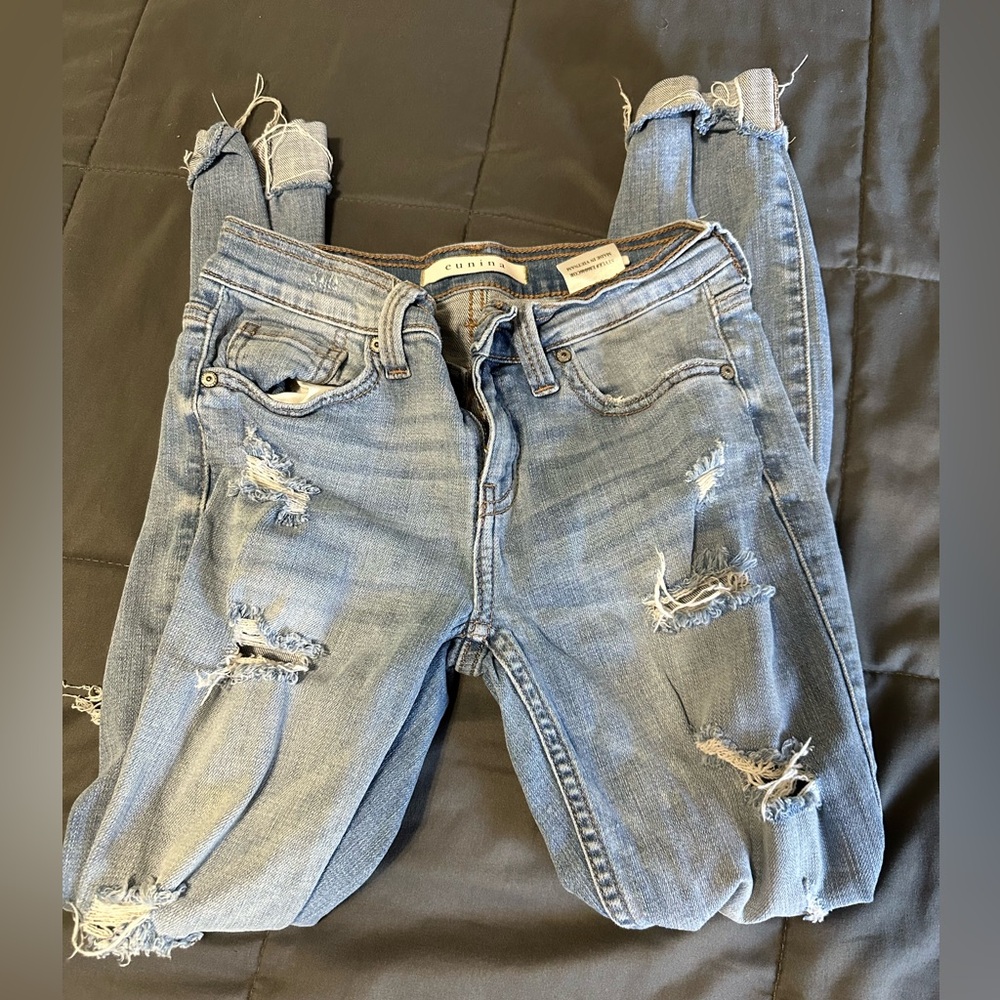 Ripped skinny jeans